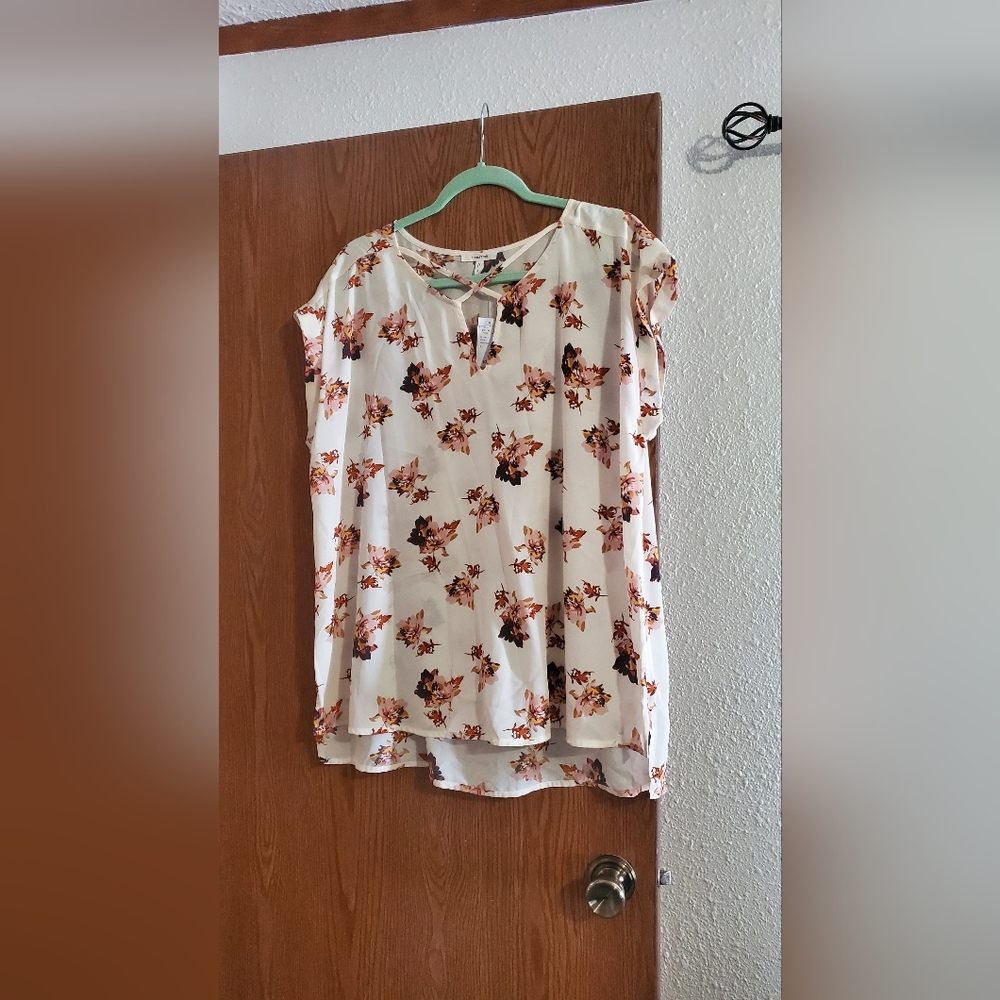 NWT Maurices Cream Leaf Blouse